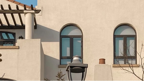 你還在購買看起來沒問題但不實用的鋁木復合門窗嗎？