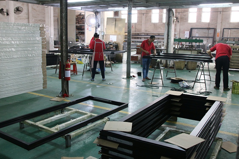 樓上樓門(mén)窗-高端工程門(mén)窗定制廠家