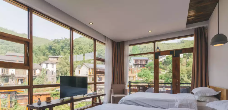 想知道鋁木復(fù)合門窗和鋁包木門窗哪款更適合你嗎？