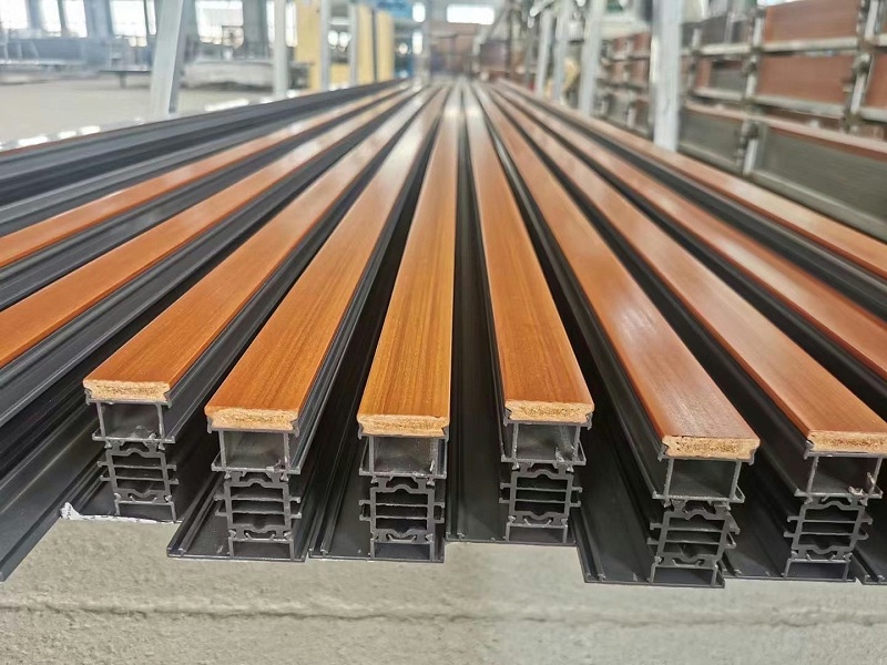 健康鋁木門窗流行的原因是什么？裝在室內(nèi)好看嗎？需注意什么問題？