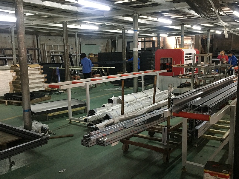 什么？你家的鋁合金門(mén)窗只要300元/平？年輕人，耗子喂汁！