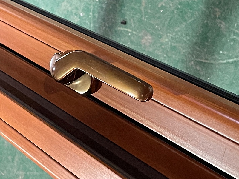 太驚艷！這些顏值與實(shí)力并存的樓上樓鋁木門窗，真讓人心動(dòng)！