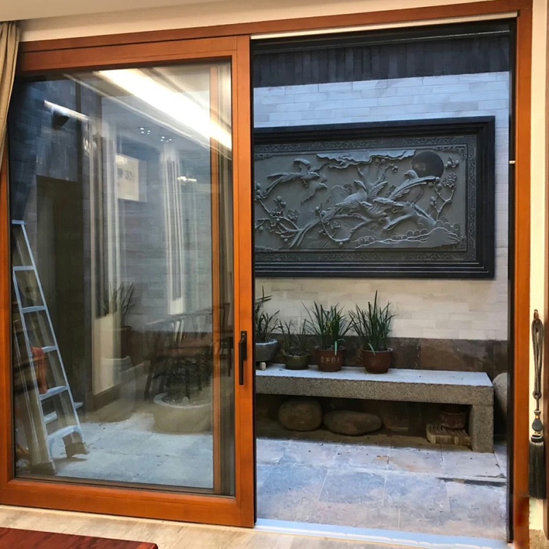 嚴(yán)嚴(yán)冬日里選擇保暖的鋁木復(fù)合門(mén)窗有多重要？