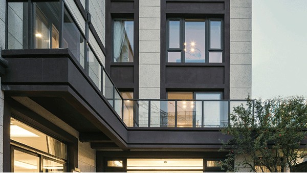 嚴(yán)嚴(yán)冬日里選擇保暖的鋁木復(fù)合門窗有多重要？