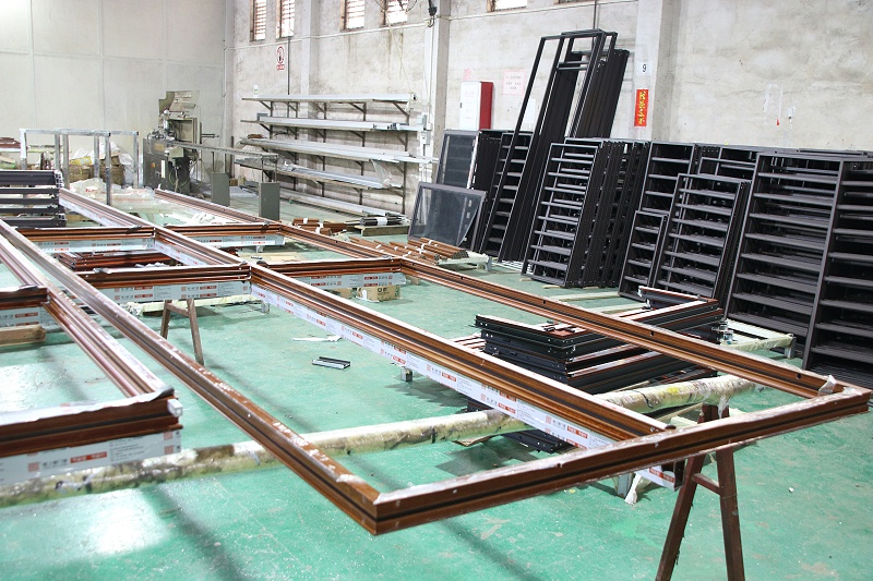 高端門窗選擇哪種風(fēng)格和材質(zhì)比較好？有門窗廠家推薦嗎？