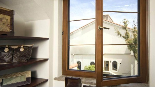 別墅裝修高端鋁合金門(mén)窗可以選擇哪個(gè)牌子？樓上樓門(mén)窗怎么樣？