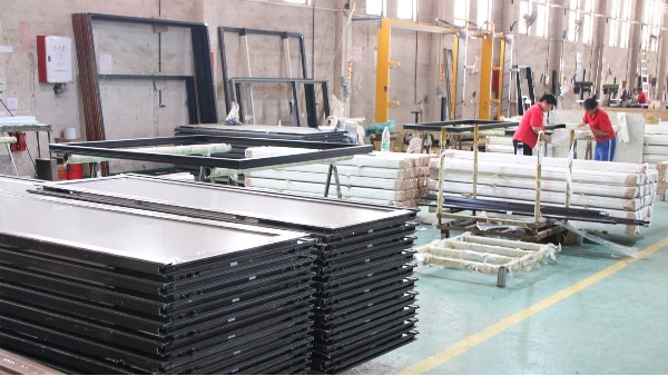 工程門窗定制廠家關于加強門窗節(jié)能工作的建議【樓上樓門窗拍了拍你】